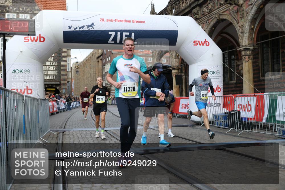 05.10.2025 - 20. swb-Marathon Bremen Yannick Fuchs http://msf.ph/oto/9249029 05.10.2025 10:44:13 Ziel 9614, 9919, 10351, 10649, 10652, 10780, 11316, 11503 meine-sportfotos.de