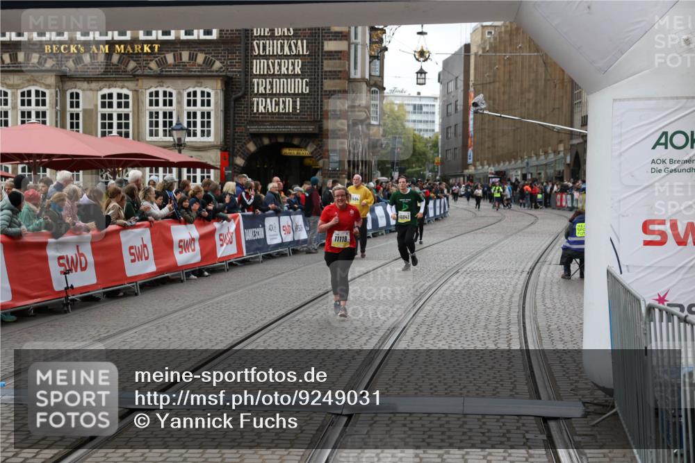 05.10.2025 - 20. swb-Marathon Bremen Yannick Fuchs http://msf.ph/oto/9249031 05.10.2025 11:13:04 Ziel 9203, 10186, 11118, 11252 meine-sportfotos.de