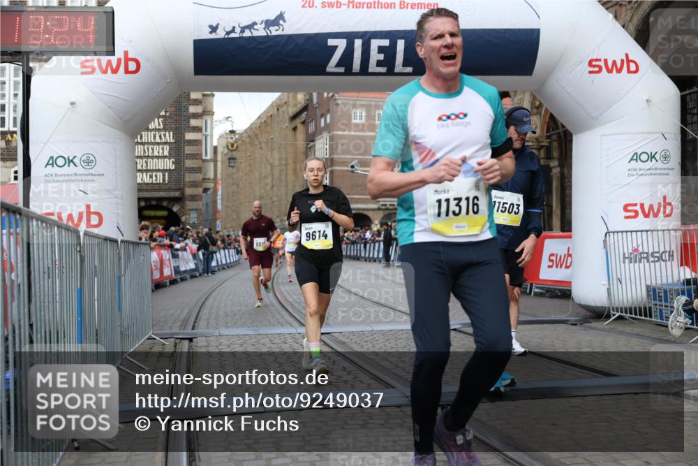 05.10.2025 - 20. swb-Marathon Bremen Yannick Fuchs http://msf.ph/oto/9249037 05.10.2025 10:44:13 Ziel 9614, 9919, 10351, 10649, 10652, 10780, 11316, 11503 meine-sportfotos.de