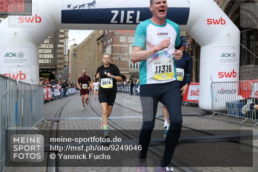 05.10.2025 - 20. swb-Marathon Bremen Yannick Fuchs http://msf.ph/oto/9249046 05.10.2025 10:44:13 Ziel 9614, 9919, 10351, 10649, 10652, 10780, 11316, 11503 meine-sportfotos.de