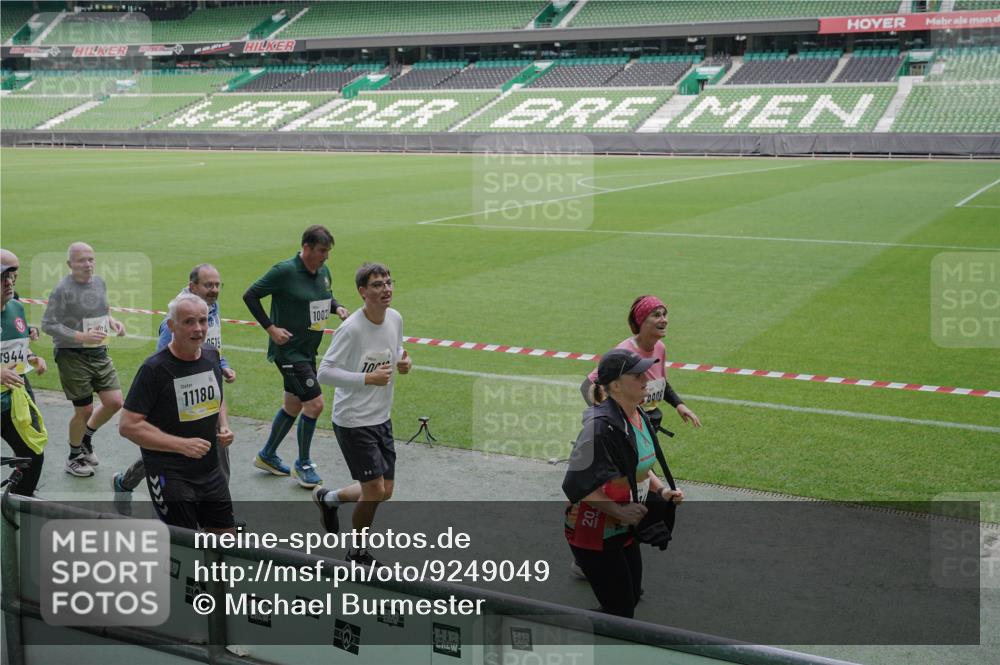 05.10.2025 - 20. swb-Marathon Bremen Michael Burmester http://msf.ph/oto/9249049 05.10.2025 10:39:33 Laufen im Stadion 7199, 7654, 7779, 7788, 7789, 7979, 8123, 9002, 9180, 9186, 9224, 9225, 9228, 9286, 9315, 9324, 9325, 9379, 9398, 9419, 9515, 9523, 9610, 9628, 9644, 9661, 9662, 9668, 9713, 9765, 9780, 9786, 9850, 9901, 9908, 9927, 9944, 9998, 10018, 10021, 10025, 10157, 10185, 10192, 10207, 10238, 10255, 10258, 10289, 10371, 10374, 10426, 10462, 10498, 10531, 10551, 10557, 10567, 10587, 10597, 10603, 10604, 10734, 10749, 9182, 9184, 9229, 9269, 9300, 9379, 9394 meine-sportfotos.de