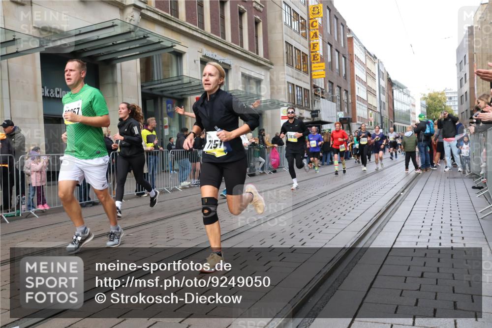 05.10.2025 - 20. swb-Marathon Bremen Strokosch-Dieckow http://msf.ph/oto/9249050 05.10.2025 10:53:06 Ziel 7193, 7251, 9238, 9263, 9461, 9464, 9539, 9569, 9717, 9868, 9956, 9957, 10057, 10302, 10310, 10317, 10335, 10369, 10468, 10642, 10655, 10806, 10925, 10934, 10958, 10993, 11174, 11175, 11246, 11377, 11510, 11512, 11545, 11616, 11716, 7193, 7251, 9238, 9263, 9461, 9464, 9539, 9569, 9717, 9868, 9956, 9957, 10057, 10302, 10310, 10317, 10335, 10369, 10468, 10642, 10655, 10806, 10925, 10934, 10958, 10993, 11174, 11246 meine-sportfotos.de