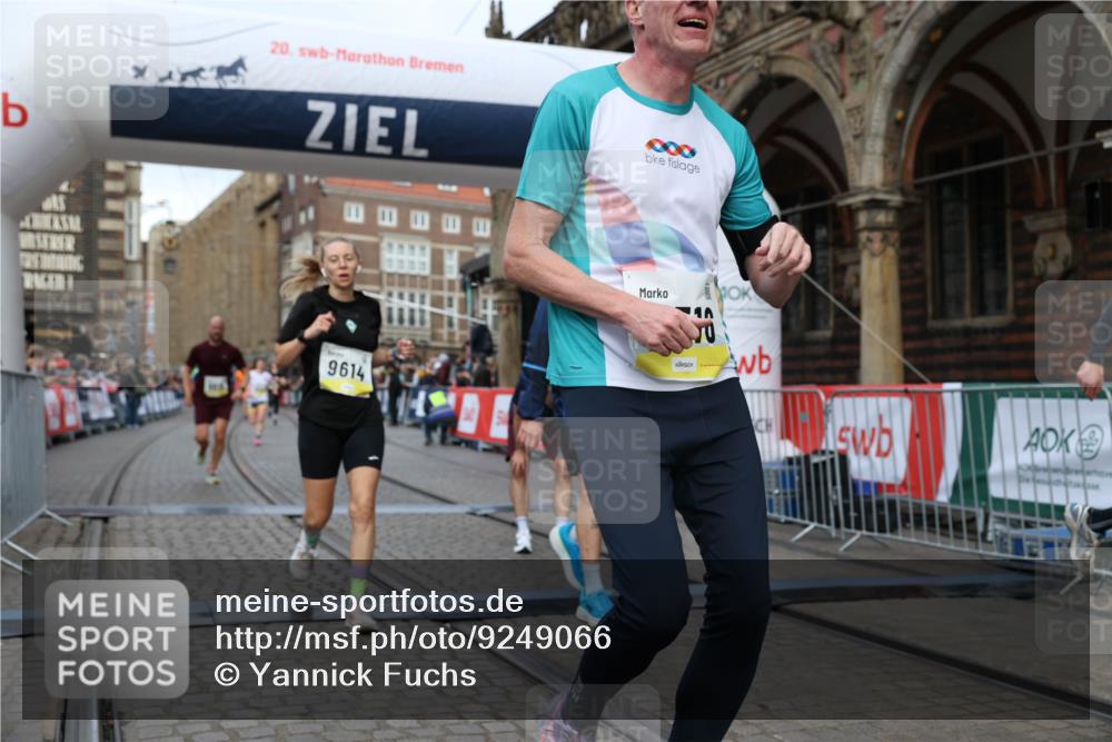 05.10.2025 - 20. swb-Marathon Bremen Yannick Fuchs http://msf.ph/oto/9249066 05.10.2025 10:44:14 Ziel 9614, 9919, 10351, 10649, 10652, 10780, 11316, 11503, 11645 meine-sportfotos.de