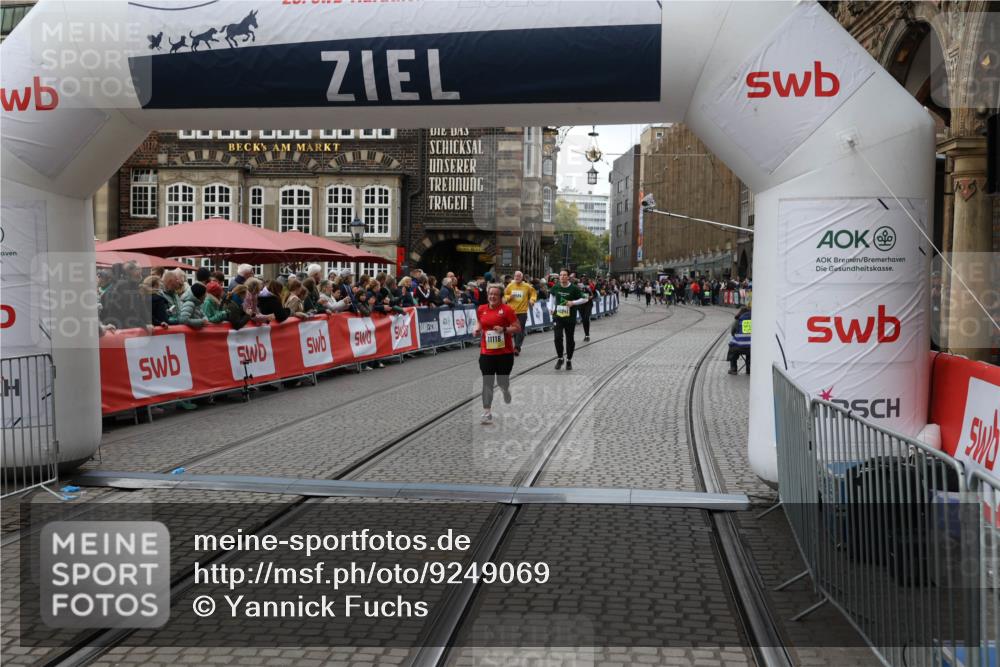 05.10.2025 - 20. swb-Marathon Bremen Yannick Fuchs http://msf.ph/oto/9249069 05.10.2025 11:13:05 Ziel 9203, 10041, 11118, 11252 meine-sportfotos.de
