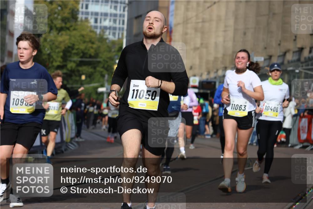 05.10.2025 - 20. swb-Marathon Bremen Strokosch-Dieckow http://msf.ph/oto/9249070 05.10.2025 11:00:14 Ziel 7177, 9495, 9672, 10345, 10406, 10492, 10889, 10919, 10985, 11050, 11063, 11263, 11424, 11699, 11713 meine-sportfotos.de