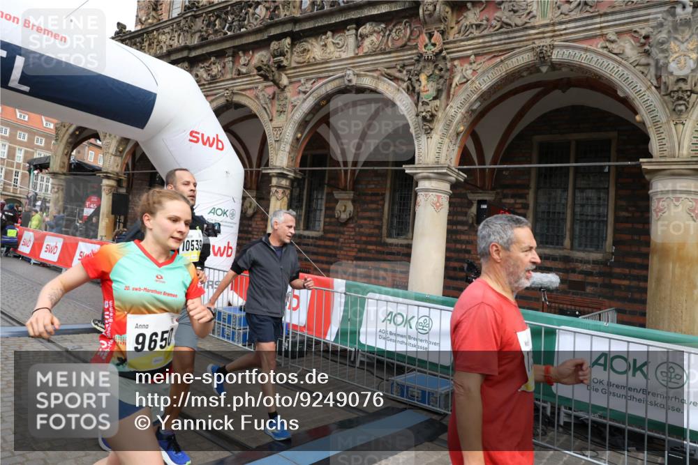 05.10.2025 - 20. swb-Marathon Bremen Yannick Fuchs http://msf.ph/oto/9249076 05.10.2025 10:53:11 Ziel 9187, 9650, 9918, 10064, 10128, 10539, 10779, 11259, 11300, 11398, 11411, 11450, 11722 meine-sportfotos.de