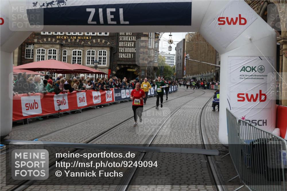 05.10.2025 - 20. swb-Marathon Bremen Yannick Fuchs http://msf.ph/oto/9249094 05.10.2025 11:13:05 Ziel 9203, 10041, 11118, 11252 meine-sportfotos.de