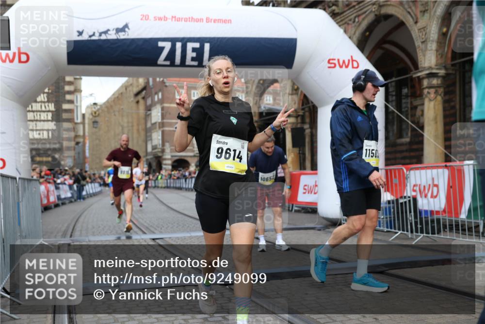 05.10.2025 - 20. swb-Marathon Bremen Yannick Fuchs http://msf.ph/oto/9249099 05.10.2025 10:44:14 Ziel 9614, 9919, 10351, 10649, 10652, 10780, 11316, 11503, 11645 meine-sportfotos.de