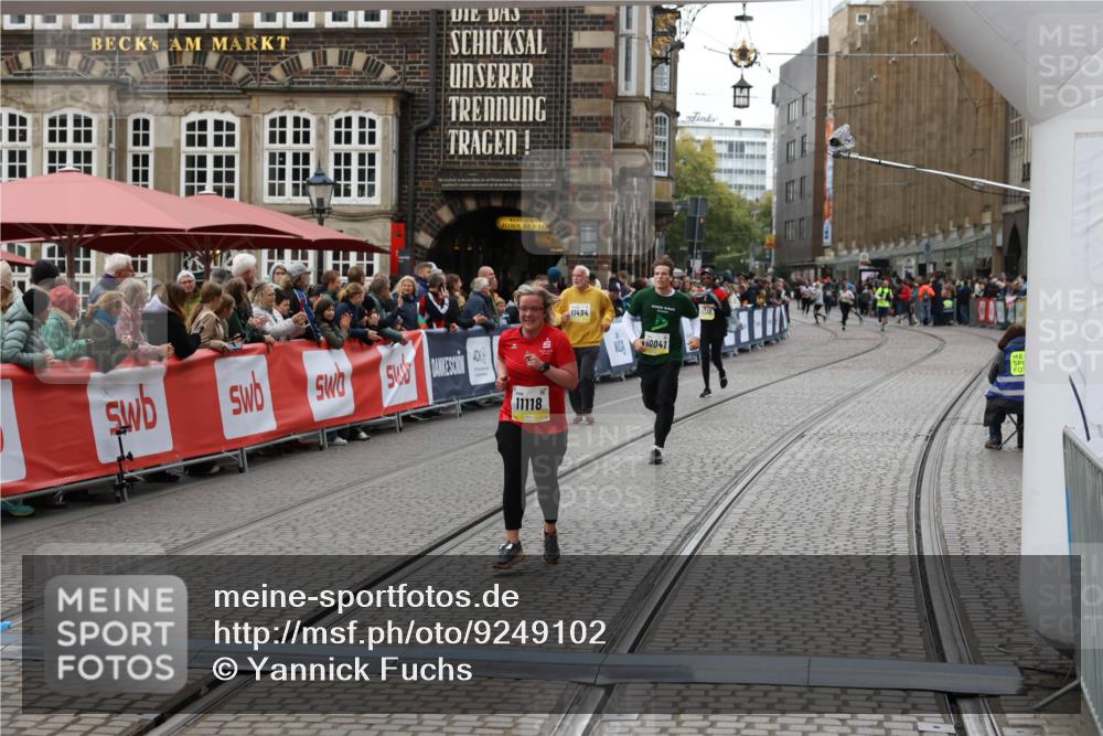 05.10.2025 - 20. swb-Marathon Bremen Yannick Fuchs http://msf.ph/oto/9249102 05.10.2025 11:13:05 Ziel 9203, 10041, 11118, 11252 meine-sportfotos.de