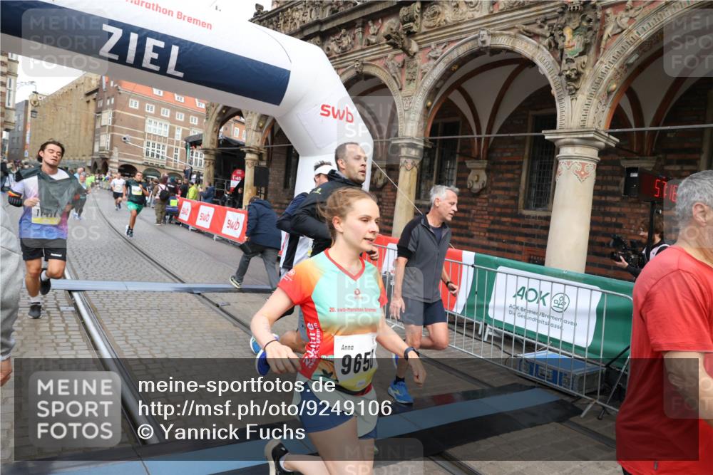 05.10.2025 - 20. swb-Marathon Bremen Yannick Fuchs http://msf.ph/oto/9249106 05.10.2025 10:53:12 Ziel 9187, 9650, 9918, 10064, 10128, 10539, 10779, 11259, 11300, 11398, 11411, 11450, 11722 meine-sportfotos.de