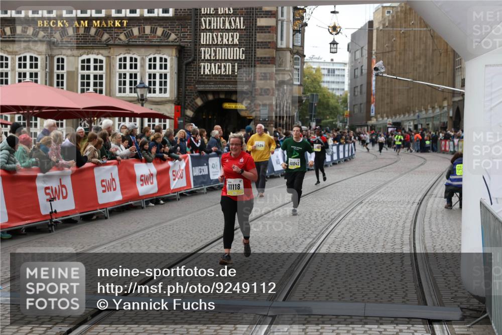 05.10.2025 - 20. swb-Marathon Bremen Yannick Fuchs http://msf.ph/oto/9249112 05.10.2025 11:13:05 Ziel 9203, 10041, 11118, 11252 meine-sportfotos.de