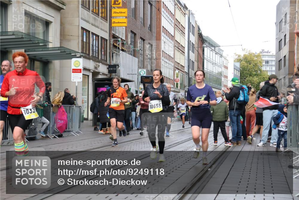 05.10.2025 - 20. swb-Marathon Bremen Strokosch-Dieckow http://msf.ph/oto/9249118 05.10.2025 10:53:09 Ziel 7193, 7251, 9238, 9263, 9461, 9464, 9539, 9569, 9717, 9868, 9956, 9957, 10057, 10302, 10310, 10317, 10335, 10369, 10468, 10642, 10655, 10806, 10925, 10934, 10993, 11046, 11174, 11175, 11246, 11510, 11545, 11616, 11716, 7193, 7251, 9238, 9263, 9461, 9464, 9539, 9569, 9717, 9868, 9956, 9957, 10057, 10302, 10310, 10317, 10335, 10369, 10468, 10642, 10655, 10806, 10925, 10934, 10993, 11046, 11174, 11246 meine-sportfotos.de