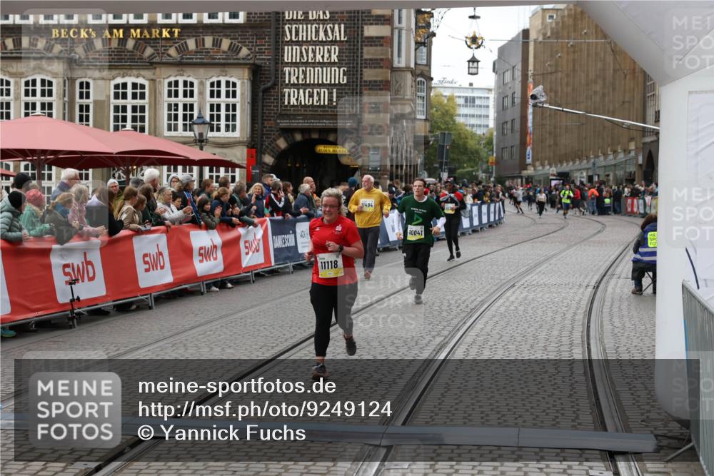 05.10.2025 - 20. swb-Marathon Bremen Yannick Fuchs http://msf.ph/oto/9249124 05.10.2025 11:13:05 Ziel 9203, 10041, 11118, 11252 meine-sportfotos.de