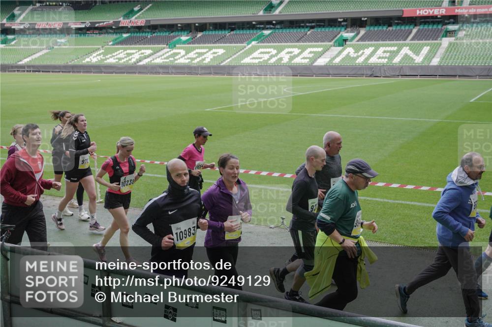 05.10.2025 - 20. swb-Marathon Bremen Michael Burmester http://msf.ph/oto/9249129 05.10.2025 10:39:35 Laufen im Stadion 7199, 7654, 7779, 7788, 7789, 7979, 8123, 9002, 9180, 9186, 9220, 9224, 9225, 9228, 9286, 9315, 9324, 9325, 9398, 9419, 9515, 9523, 9610, 9628, 9644, 9661, 9662, 9668, 9713, 9765, 9780, 9786, 9850, 9901, 9908, 9927, 9944, 9998, 10018, 10021, 10025, 10157, 10185, 10192, 10207, 10238, 10255, 10258, 10289, 10371, 10374, 10422, 10426, 10451, 10462, 10498, 10531, 10551, 10557, 10567, 10587, 10597, 10603, 10604, 10734, 10749, 9182, 9184, 9229, 9269, 9300, 9379, 9394 meine-sportfotos.de