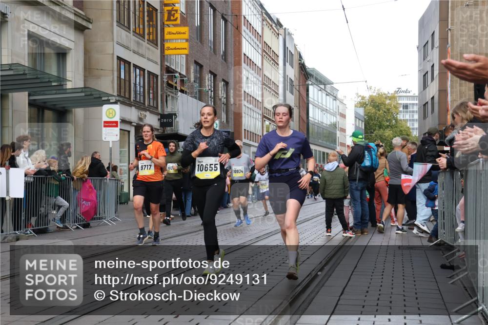 05.10.2025 - 20. swb-Marathon Bremen Strokosch-Dieckow http://msf.ph/oto/9249131 05.10.2025 10:53:09 Ziel 7193, 7251, 9238, 9263, 9461, 9464, 9539, 9569, 9717, 9868, 9956, 9957, 10057, 10302, 10310, 10317, 10335, 10369, 10468, 10642, 10655, 10806, 10925, 10934, 10993, 11046, 11174, 11175, 11246, 11510, 11545, 11616, 11716, 7193, 7251, 9238, 9263, 9461, 9464, 9539, 9569, 9717, 9868, 9956, 9957, 10057, 10302, 10310, 10317, 10335, 10369, 10468, 10642, 10655, 10806, 10925, 10934, 10993, 11046, 11174, 11246 meine-sportfotos.de