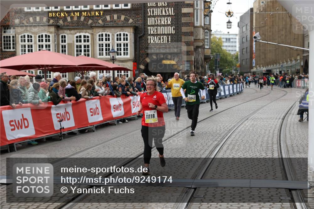 05.10.2025 - 20. swb-Marathon Bremen Yannick Fuchs http://msf.ph/oto/9249174 05.10.2025 11:13:06 Ziel 10041, 11118 meine-sportfotos.de