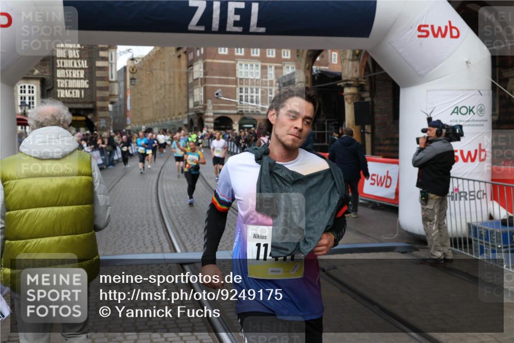 05.10.2025 - 20. swb-Marathon Bremen Yannick Fuchs http://msf.ph/oto/9249175 05.10.2025 10:53:13 Ziel 9187, 9650, 9703, 9918, 10064, 10128, 10539, 11259, 11300, 11398, 11411, 11450, 11722 meine-sportfotos.de