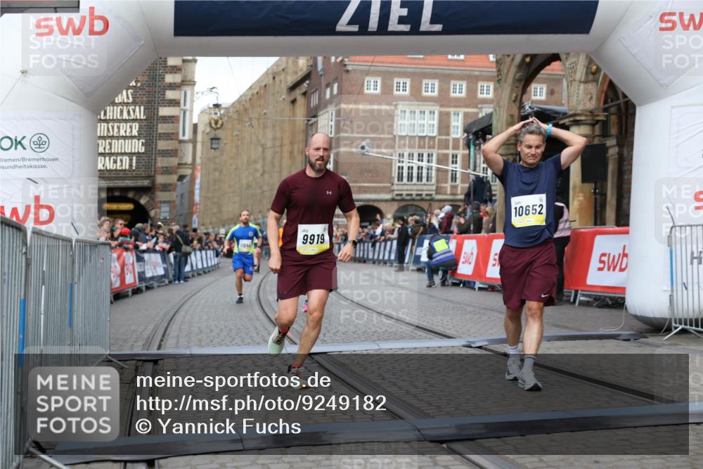 05.10.2025 - 20. swb-Marathon Bremen Yannick Fuchs http://msf.ph/oto/9249182 05.10.2025 10:44:15 Ziel 9614, 9919, 10351, 10649, 10652, 10780, 11316, 11503, 11645, 11648 meine-sportfotos.de
