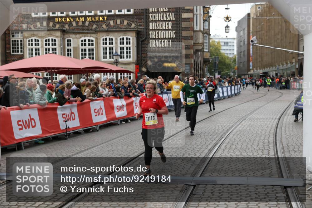 05.10.2025 - 20. swb-Marathon Bremen Yannick Fuchs http://msf.ph/oto/9249184 05.10.2025 11:13:06 Ziel 10041, 11118 meine-sportfotos.de