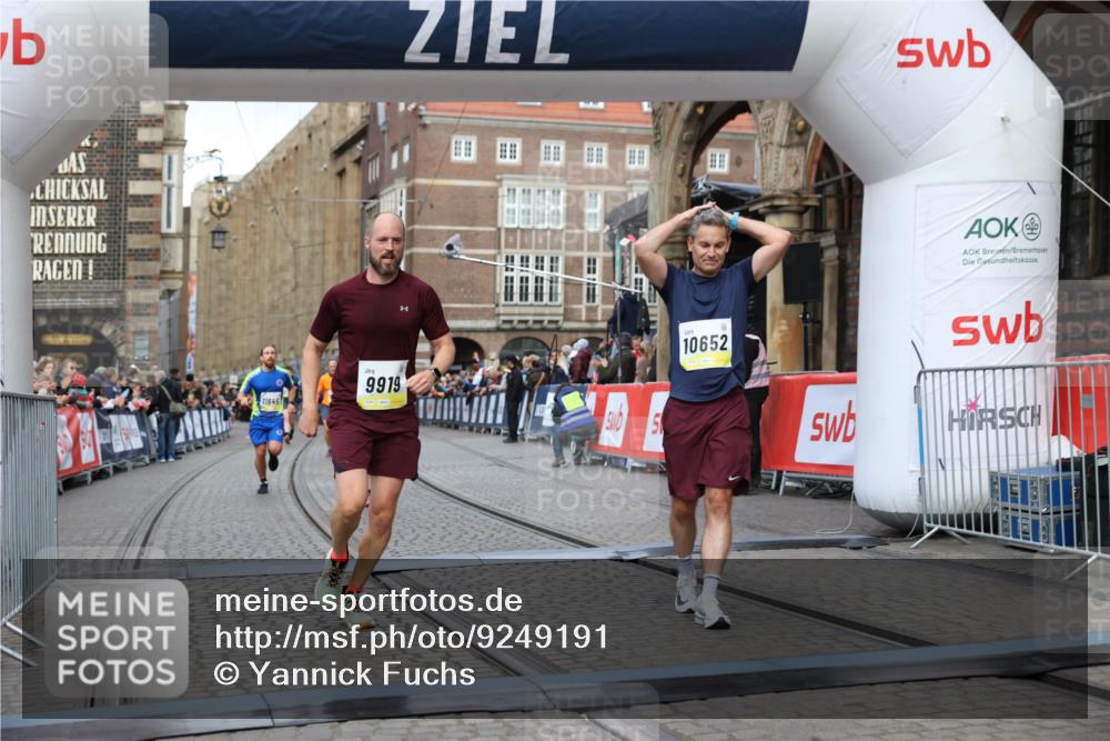 05.10.2025 - 20. swb-Marathon Bremen Yannick Fuchs http://msf.ph/oto/9249191 05.10.2025 10:44:15 Ziel 9614, 9919, 10351, 10649, 10652, 10780, 11316, 11503, 11645, 11648 meine-sportfotos.de
