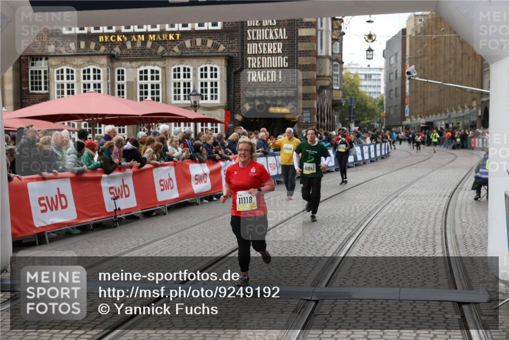 05.10.2025 - 20. swb-Marathon Bremen Yannick Fuchs http://msf.ph/oto/9249192 05.10.2025 11:13:06 Ziel 10041, 11118 meine-sportfotos.de