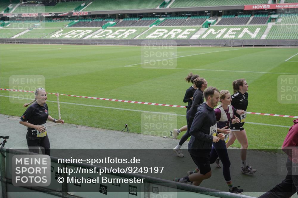 05.10.2025 - 20. swb-Marathon Bremen Michael Burmester http://msf.ph/oto/9249197 05.10.2025 10:39:37 Laufen im Stadion 7199, 7654, 7779, 7788, 7789, 7979, 8123, 9002, 9180, 9186, 9220, 9224, 9225, 9228, 9286, 9315, 9325, 9419, 9515, 9523, 9610, 9628, 9644, 9661, 9662, 9668, 9713, 9765, 9780, 9786, 9850, 9901, 9908, 9927, 9944, 9998, 10018, 10021, 10025, 10157, 10185, 10192, 10207, 10238, 10255, 10258, 10289, 10371, 10374, 10422, 10426, 10451, 10462, 10498, 10531, 10557, 10567, 10587, 10597, 10603, 10604, 10749, 9182, 9229, 9269, 9300, 9324, 9379, 9394 meine-sportfotos.de