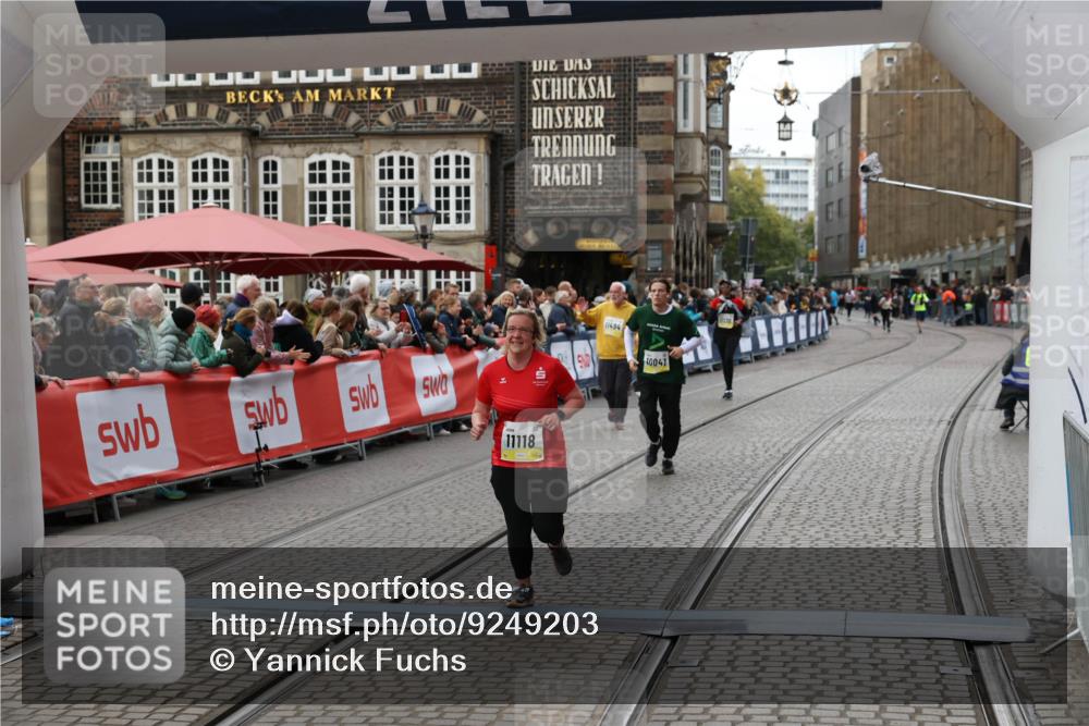 05.10.2025 - 20. swb-Marathon Bremen Yannick Fuchs http://msf.ph/oto/9249203 05.10.2025 11:13:06 Ziel 10041, 11118 meine-sportfotos.de