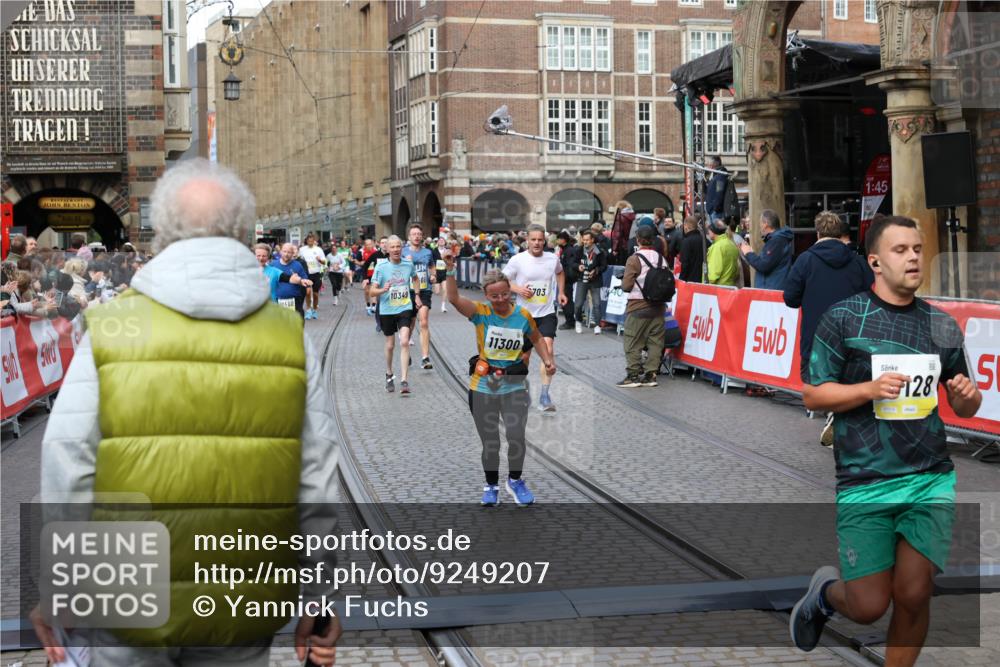 05.10.2025 - 20. swb-Marathon Bremen Yannick Fuchs http://msf.ph/oto/9249207 05.10.2025 10:53:14 Ziel 9650, 9703, 10064, 10128, 10349, 10466, 10539, 11259, 11300, 11398, 11411, 11450 meine-sportfotos.de