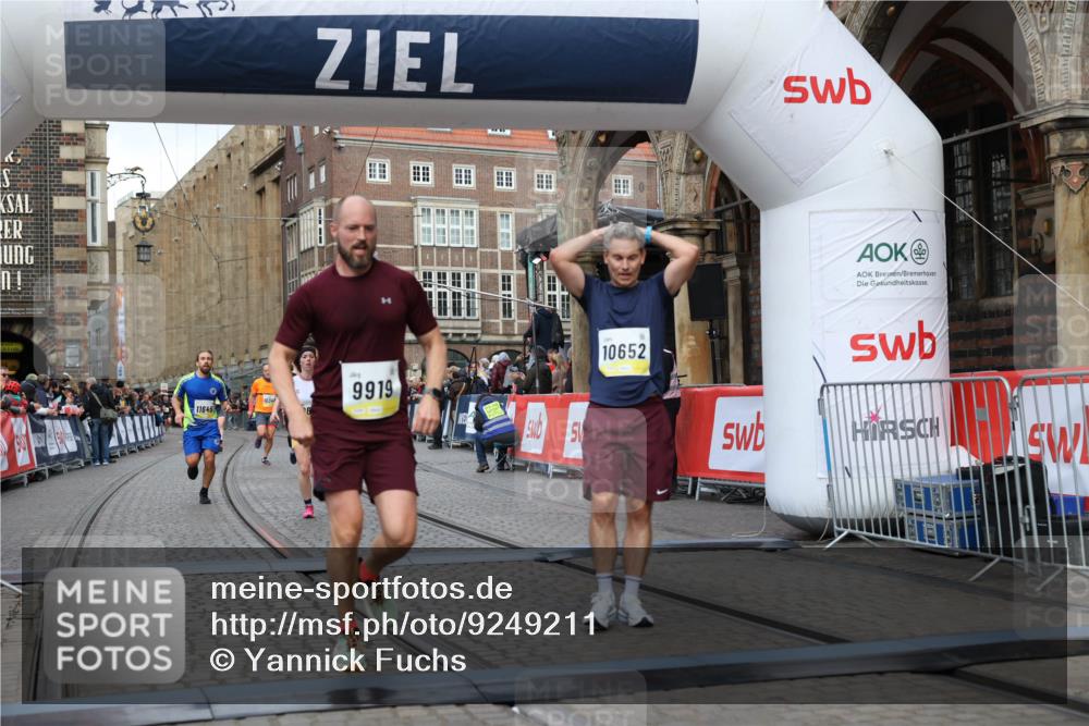05.10.2025 - 20. swb-Marathon Bremen Yannick Fuchs http://msf.ph/oto/9249211 05.10.2025 10:44:16 Ziel 9614, 9919, 10348, 10351, 10649, 10652, 10780, 11316, 11503, 11645, 11648 meine-sportfotos.de