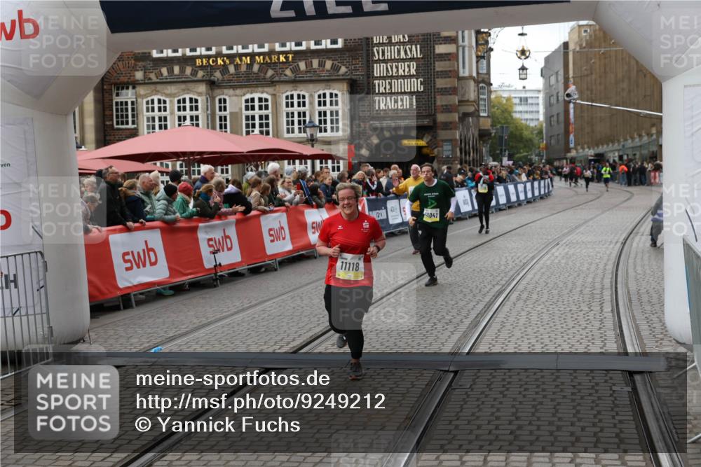 05.10.2025 - 20. swb-Marathon Bremen Yannick Fuchs http://msf.ph/oto/9249212 05.10.2025 11:13:07 Ziel 10041, 11118 meine-sportfotos.de