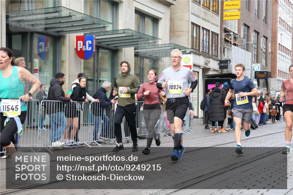 05.10.2025 - 20. swb-Marathon Bremen Strokosch-Dieckow http://msf.ph/oto/9249215 05.10.2025 10:53:12 Ziel 7193, 7251, 9238, 9263, 9461, 9464, 9539, 9569, 9717, 9868, 9934, 9957, 10020, 10057, 10302, 10310, 10317, 10335, 10369, 10468, 10642, 10655, 10906, 10925, 10934, 11046, 11174, 11175, 11246, 11545, 11616, 11716, 7193, 7251, 9238, 9263, 9461, 9464, 9539, 9569, 9717, 9868, 9934, 9957, 10020, 10057, 10302, 10310, 10317, 10335, 10369, 10468, 10642, 10655, 10906, 10925, 10934, 11046, 11174, 11246 meine-sportfotos.de