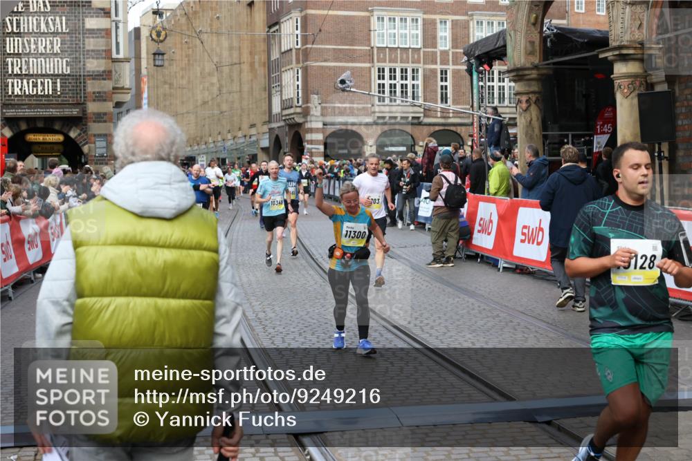 05.10.2025 - 20. swb-Marathon Bremen Yannick Fuchs http://msf.ph/oto/9249216 05.10.2025 10:53:14 Ziel 9650, 9703, 10064, 10128, 10349, 10466, 10539, 11259, 11300, 11398, 11411, 11450 meine-sportfotos.de