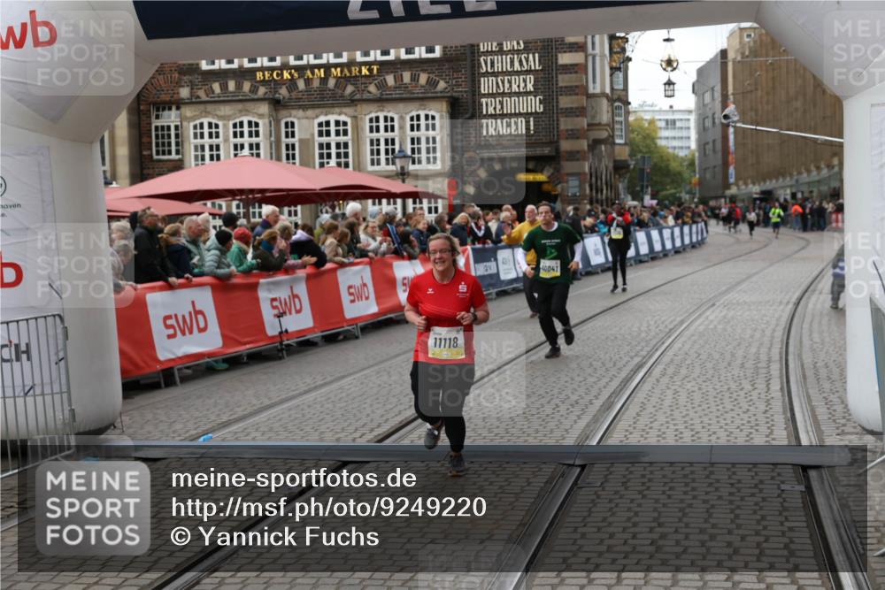 05.10.2025 - 20. swb-Marathon Bremen Yannick Fuchs http://msf.ph/oto/9249220 05.10.2025 11:13:07 Ziel 10041, 11118 meine-sportfotos.de