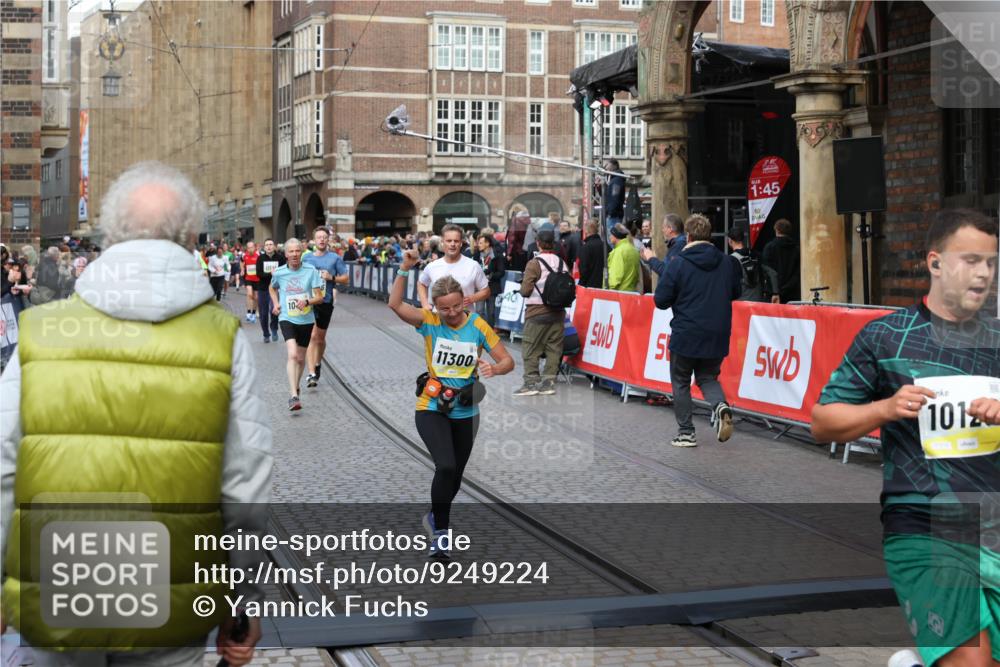 05.10.2025 - 20. swb-Marathon Bremen Yannick Fuchs http://msf.ph/oto/9249224 05.10.2025 10:53:14 Ziel 9650, 9703, 10064, 10128, 10349, 10466, 10539, 11259, 11300, 11398, 11411, 11450 meine-sportfotos.de