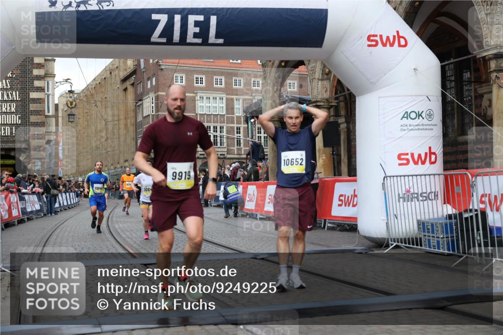 05.10.2025 - 20. swb-Marathon Bremen Yannick Fuchs http://msf.ph/oto/9249225 05.10.2025 10:44:16 Ziel 9614, 9919, 10348, 10351, 10649, 10652, 10780, 11316, 11503, 11645, 11648 meine-sportfotos.de