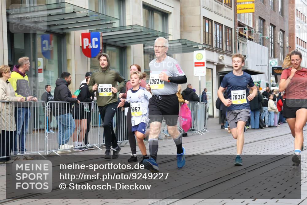 05.10.2025 - 20. swb-Marathon Bremen Strokosch-Dieckow http://msf.ph/oto/9249227 05.10.2025 10:53:12 Ziel 7193, 7251, 9238, 9263, 9461, 9464, 9539, 9569, 9717, 9868, 9934, 9957, 10020, 10057, 10302, 10310, 10317, 10335, 10369, 10468, 10642, 10655, 10906, 10925, 10934, 11046, 11174, 11175, 11246, 11545, 11616, 11716, 7193, 7251, 9238, 9263, 9461, 9464, 9539, 9569, 9717, 9868, 9934, 9957, 10020, 10057, 10302, 10310, 10317, 10335, 10369, 10468, 10642, 10655, 10906, 10925, 10934, 11046, 11174, 11246 meine-sportfotos.de