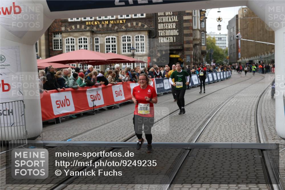 05.10.2025 - 20. swb-Marathon Bremen Yannick Fuchs http://msf.ph/oto/9249235 05.10.2025 11:13:07 Ziel 10041, 11118 meine-sportfotos.de