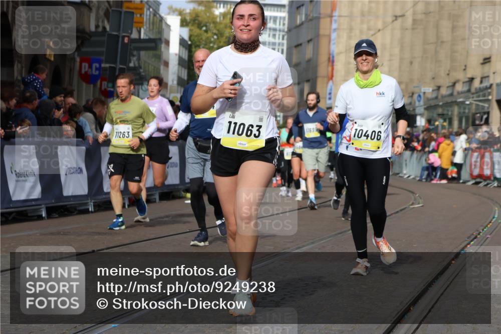 05.10.2025 - 20. swb-Marathon Bremen Strokosch-Dieckow http://msf.ph/oto/9249238 05.10.2025 11:00:18 Ziel 9495, 10067, 10406, 10492, 10504, 10794, 10985, 11063, 11263, 11424, 11699 meine-sportfotos.de