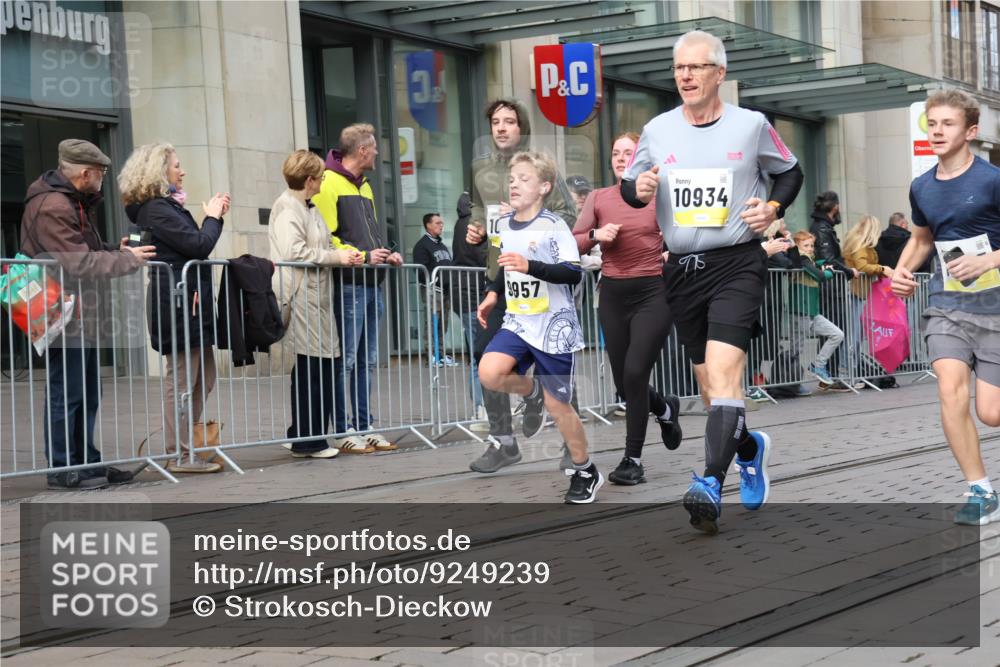 05.10.2025 - 20. swb-Marathon Bremen Strokosch-Dieckow http://msf.ph/oto/9249239 05.10.2025 10:53:12 Ziel 7193, 7251, 9238, 9263, 9461, 9464, 9539, 9569, 9717, 9868, 9934, 9957, 10020, 10057, 10302, 10310, 10317, 10335, 10369, 10468, 10642, 10655, 10906, 10925, 10934, 11046, 11174, 11175, 11246, 11545, 11616, 11716, 7193, 7251, 9238, 9263, 9461, 9464, 9539, 9569, 9717, 9868, 9934, 9957, 10020, 10057, 10302, 10310, 10317, 10335, 10369, 10468, 10642, 10655, 10906, 10925, 10934, 11046, 11174, 11246 meine-sportfotos.de