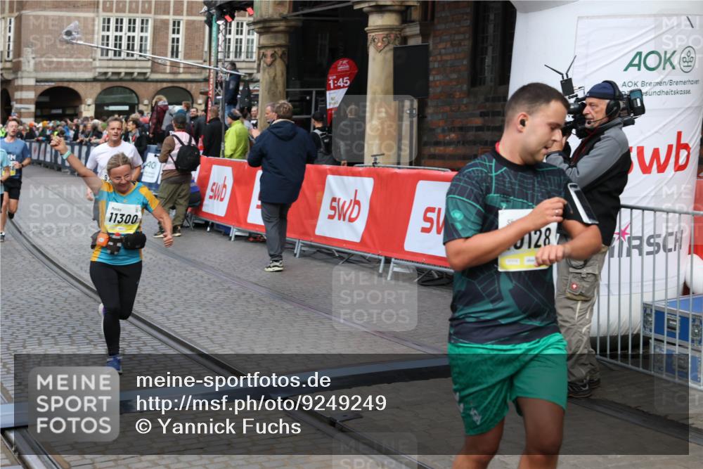 05.10.2025 - 20. swb-Marathon Bremen Yannick Fuchs http://msf.ph/oto/9249249 05.10.2025 10:53:14 Ziel 9650, 9703, 10064, 10128, 10349, 10466, 10539, 11259, 11300, 11398, 11411, 11450 meine-sportfotos.de
