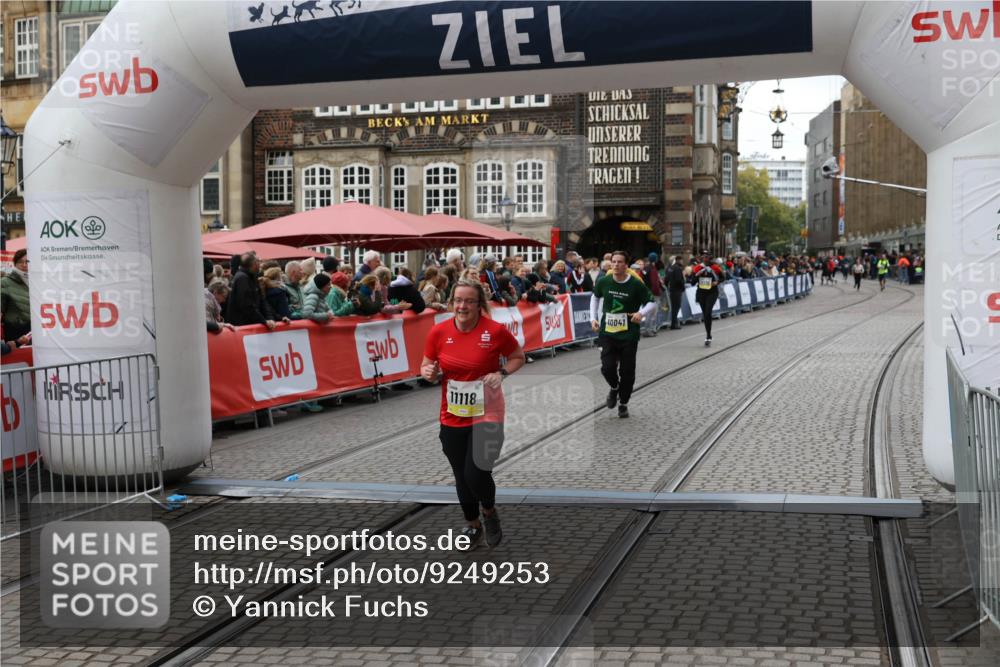 05.10.2025 - 20. swb-Marathon Bremen Yannick Fuchs http://msf.ph/oto/9249253 05.10.2025 11:13:07 Ziel 10041, 11118 meine-sportfotos.de