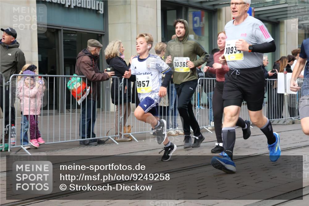 05.10.2025 - 20. swb-Marathon Bremen Strokosch-Dieckow http://msf.ph/oto/9249258 05.10.2025 10:53:13 Ziel 7193, 7251, 9238, 9263, 9461, 9464, 9539, 9569, 9717, 9868, 9934, 9957, 10020, 10057, 10302, 10310, 10317, 10335, 10369, 10468, 10642, 10655, 10906, 10925, 10934, 11046, 11174, 11246, 11545, 11616, 11716, 7193, 7251, 9238, 9263, 9461, 9464, 9539, 9569, 9717, 9868, 9934, 9957, 10020, 10057, 10302, 10310, 10317, 10335, 10369, 10468, 10642, 10655, 10906, 10925, 10934, 11046, 11174, 11246 meine-sportfotos.de