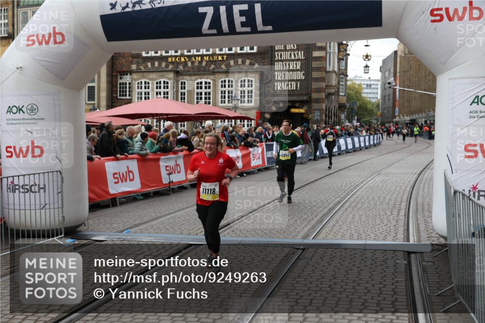 05.10.2025 - 20. swb-Marathon Bremen Yannick Fuchs http://msf.ph/oto/9249263 05.10.2025 11:13:07 Ziel 10041, 11118 meine-sportfotos.de