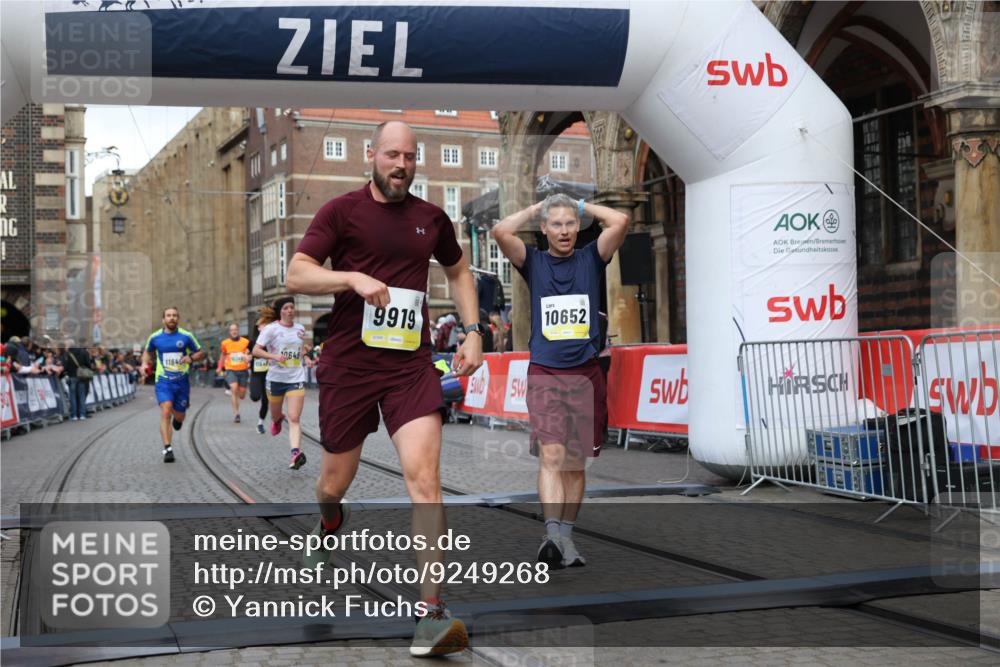 05.10.2025 - 20. swb-Marathon Bremen Yannick Fuchs http://msf.ph/oto/9249268 05.10.2025 10:44:16 Ziel 9614, 9919, 10348, 10351, 10649, 10652, 10780, 11316, 11503, 11645, 11648 meine-sportfotos.de