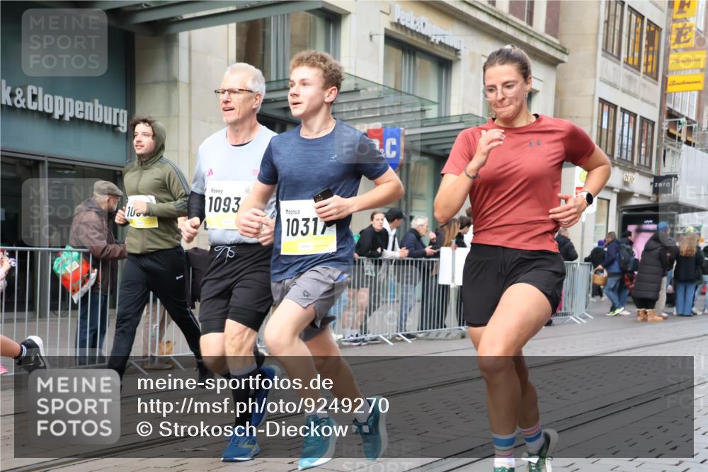 05.10.2025 - 20. swb-Marathon Bremen Strokosch-Dieckow http://msf.ph/oto/9249270 05.10.2025 10:53:13 Ziel 7193, 7251, 9238, 9263, 9461, 9464, 9539, 9569, 9717, 9868, 9934, 9957, 10020, 10057, 10302, 10310, 10317, 10335, 10369, 10468, 10642, 10655, 10906, 10925, 10934, 11046, 11174, 11246, 11545, 11616, 11716, 7193, 7251, 9238, 9263, 9461, 9464, 9539, 9569, 9717, 9868, 9934, 9957, 10020, 10057, 10302, 10310, 10317, 10335, 10369, 10468, 10642, 10655, 10906, 10925, 10934, 11046, 11174, 11246 meine-sportfotos.de
