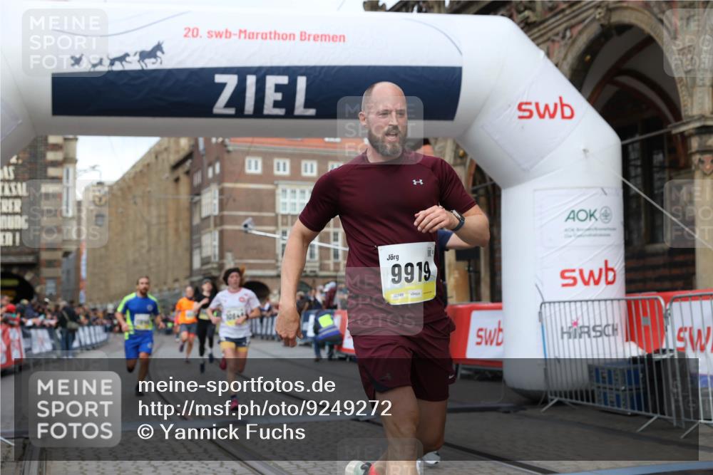 05.10.2025 - 20. swb-Marathon Bremen Yannick Fuchs http://msf.ph/oto/9249272 05.10.2025 10:44:16 Ziel 9614, 9919, 10348, 10351, 10649, 10652, 10780, 11316, 11503, 11645, 11648 meine-sportfotos.de