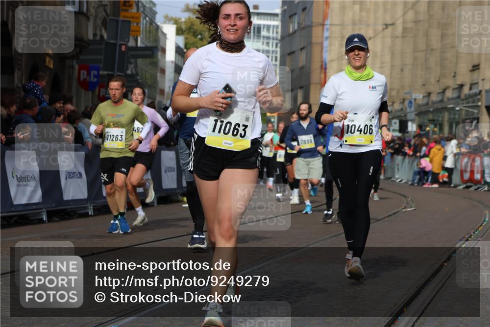05.10.2025 - 20. swb-Marathon Bremen Strokosch-Dieckow http://msf.ph/oto/9249279 05.10.2025 11:00:18 Ziel 9495, 10067, 10406, 10492, 10504, 10794, 10985, 11063, 11263, 11424, 11699 meine-sportfotos.de
