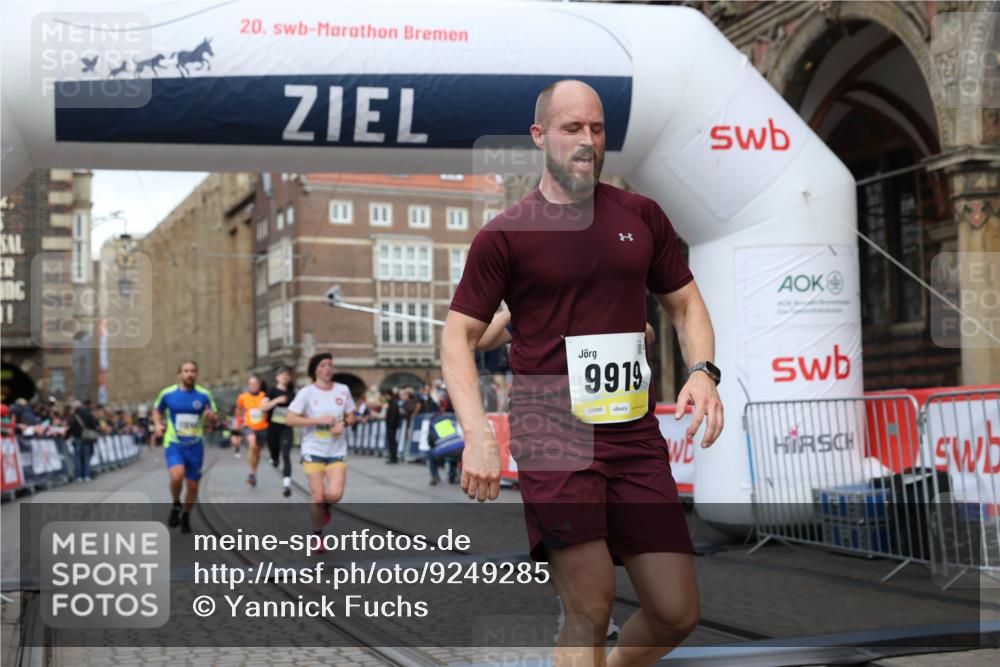 05.10.2025 - 20. swb-Marathon Bremen Yannick Fuchs http://msf.ph/oto/9249285 05.10.2025 10:44:16 Ziel 9614, 9919, 10348, 10351, 10649, 10652, 10780, 11316, 11503, 11645, 11648 meine-sportfotos.de