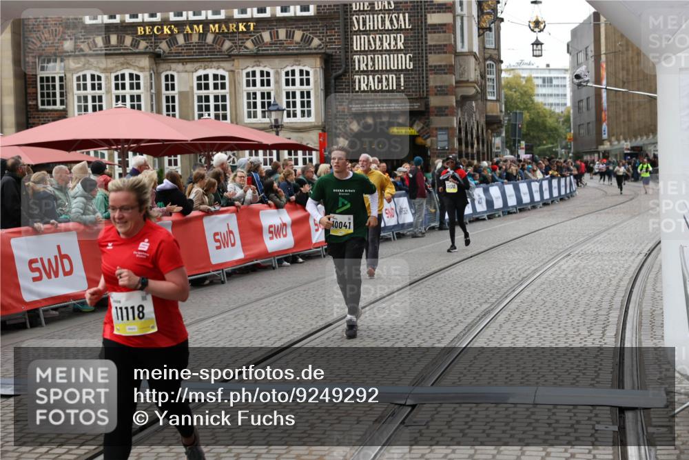 05.10.2025 - 20. swb-Marathon Bremen Yannick Fuchs http://msf.ph/oto/9249292 05.10.2025 11:13:07 Ziel 10041, 11118 meine-sportfotos.de
