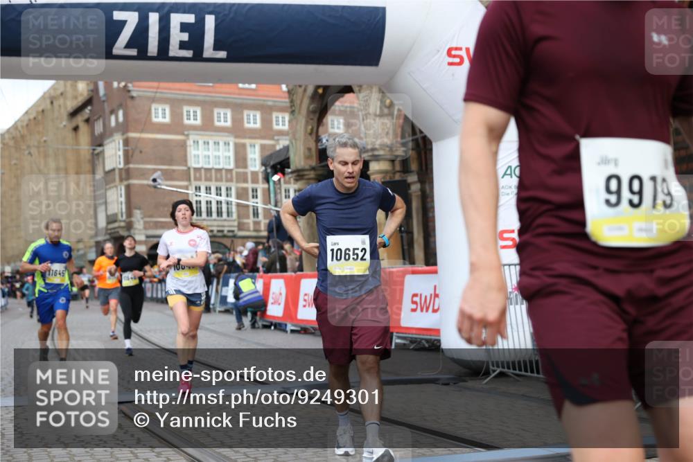 05.10.2025 - 20. swb-Marathon Bremen Yannick Fuchs http://msf.ph/oto/9249301 05.10.2025 10:44:17 Ziel 9614, 9919, 10348, 10351, 10649, 10652, 10780, 11316, 11503, 11645, 11648 meine-sportfotos.de